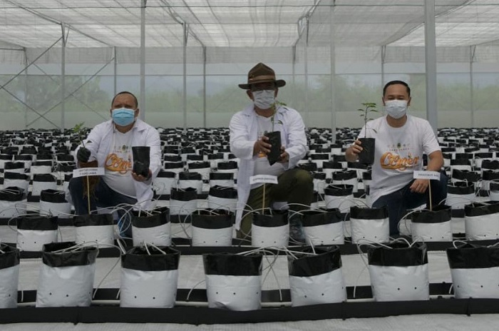 Gubernur Jawa Barat Ridwan Kamil saat meresmikan teknologi smart greenhouse. /Instagram.com/@ridwankamil.