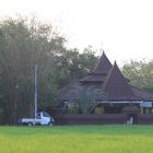 Masjid Al Karomah adalah masjid tua yang dibangun sekitar abad ke-15 M di Desa Depok, Kecamatan Depok, Kabupaten Cirebon. (Dok. kemdikbud.go.id)
